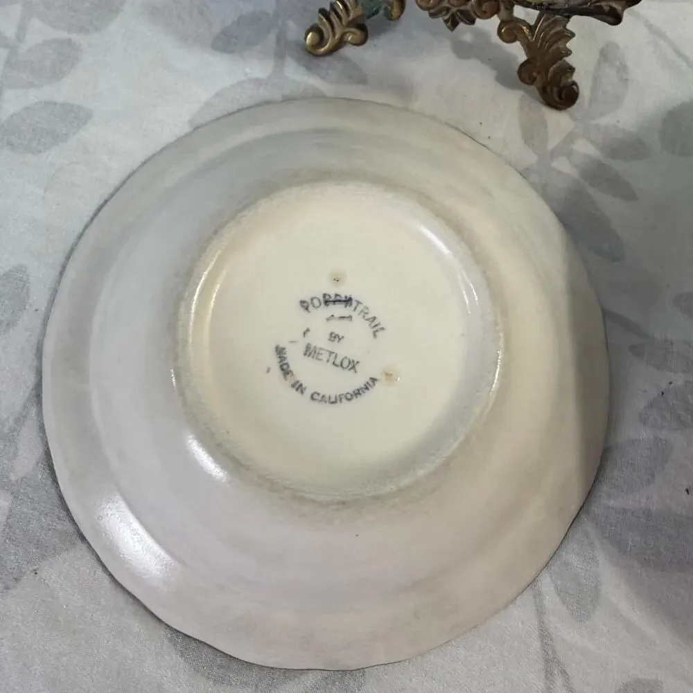 Metlox Poppytrail Sculptured Zinnia 4 Bowls 2 Bread Butter Plates
